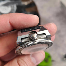 Charger l'image dans la galerie, Triton spirotechnique - mamontrevintage