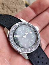 Load image into Gallery viewer, Montre Le Forban automatique vintage - mamontrevintage