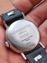 Load image into Gallery viewer, Minerva gravée au dos 1944 - mamontrevintage