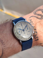 Load image into Gallery viewer, Rare chronographe Omega 28.9 T2 - mamontrevintage