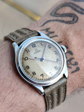 Load image into Gallery viewer, Omega Médicus 23.4 de 1939 - mamontrevintage