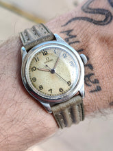 Load image into Gallery viewer, Omega Médicus 23.4 de 1939 - mamontrevintage
