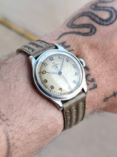 Load image into Gallery viewer, Omega Médicus 23.4 de 1939 - mamontrevintage