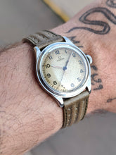 Load image into Gallery viewer, Omega Médicus 23.4 de 1939 - mamontrevintage