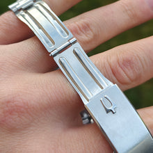 Charger l'image dans la galerie, Bulova Snorkel automatique 666 feet diver