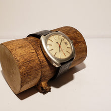 Load image into Gallery viewer, Lip automatique équipée d'un mouvement Durowé 7425 des années 70 36.5mm hors couronne