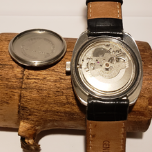 Load image into Gallery viewer, Lip automatique équipée d'un mouvement Durowé 7425 des années 70 36.5mm hors couronne