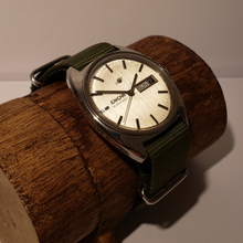 Load image into Gallery viewer, Enicar automatique CAL 2167 des années 60 35mm hors couronne