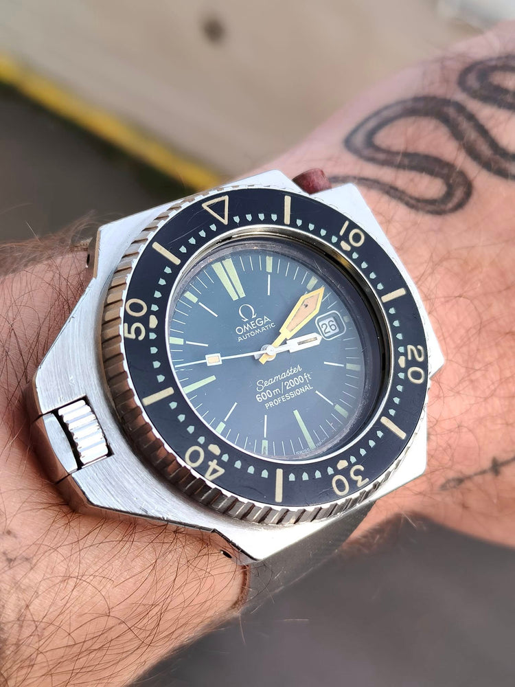Omega Seamaster 600 Ploprof: gebaut für professionelle Taucher — Vintage-Armbanduhr fotografiert von Mamontrevintage