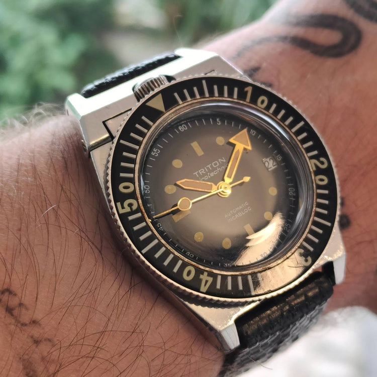 Triton Spirotechnique: Geschichte einer französischen Taucheruhr — Vintage-Armbanduhr fotografiert von Mamontrevintage