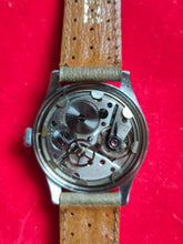Load image into Gallery viewer, Omega Médicus 23.4 de 1939 - mamontrevintage
