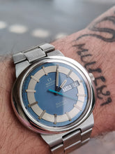 Load image into Gallery viewer, Omega Dynamic day date 1022 - mamontrevintage
