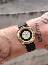 Load image into Gallery viewer, Montre Corail quartz - mamontrevintage
