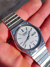 Load image into Gallery viewer, Citizen Quartz Seven - mamontrevintage
