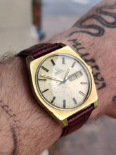 Load image into Gallery viewer, Omega automatique 1020 - mamontrevintage
