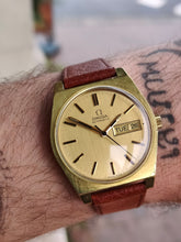 Load image into Gallery viewer, Omega automatique 1020 - mamontrevintage
