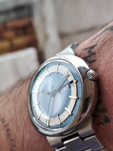 Load image into Gallery viewer, Omega Dynamic 1022 day date - mamontrevintage
