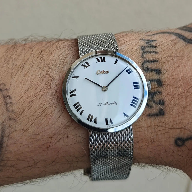 Eska mit römischen Ziffern — originale Vintage-Uhr — Foto 2/8