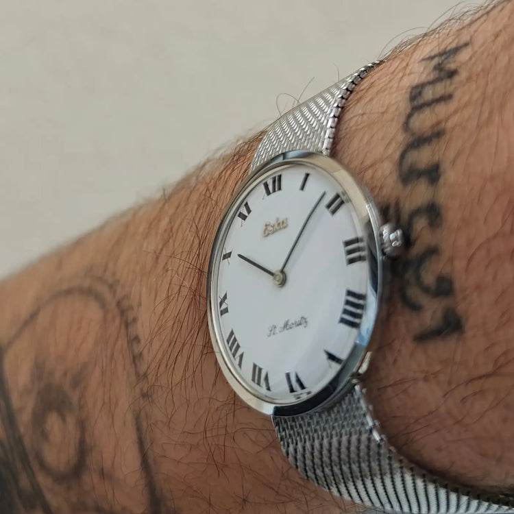 Eska mit römischen Ziffern — originale Vintage-Uhr — Foto 3/8