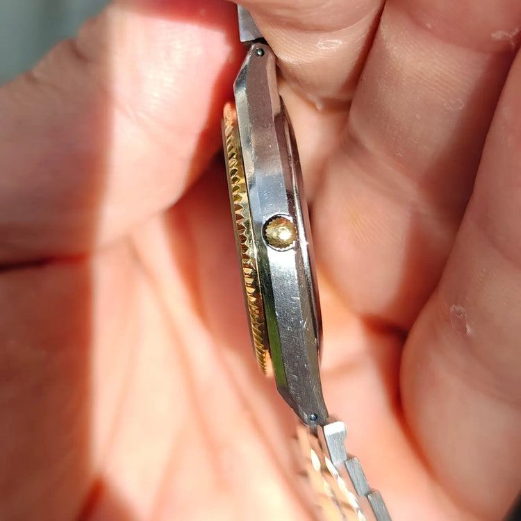 Omega Seamaster Quarz mit Tages- und Datumsanzeige — Archivfoto 3/9