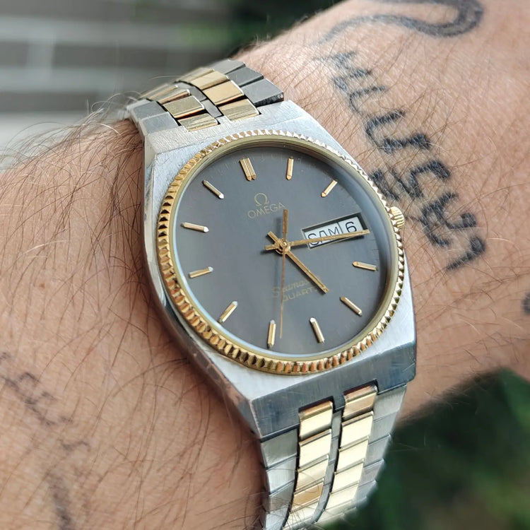 Omega Seamaster Quarz mit Tages- und Datumsanzeige — Archivfoto 7/9