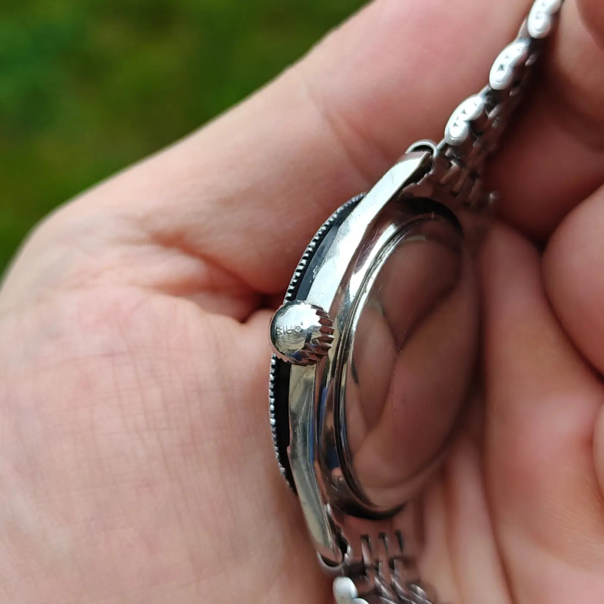 Oris Star Skin Diver, Details von Krone, Gehäuseboden und Stahlgehäuse