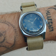 Load image into Gallery viewer, Longines Majetek WWII armée de l'air Tchécoslovaque
