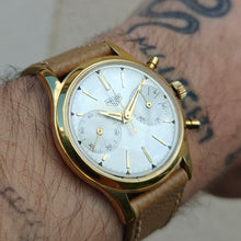 Charger l'image dans la galerie, Chronographe Heuer 3645 Valjoux 92
