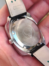 Load image into Gallery viewer, Omega Genève automatique 1975 166.0164
