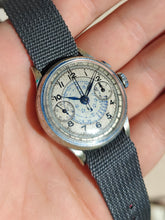 Charger l&#39;image dans la galerie, Chronographe monopoussoir venus 175
