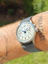 Charger l&#39;image dans la galerie, Chronographe monopoussoir venus 175
