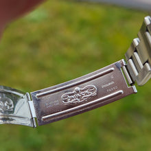 Load image into Gallery viewer, Rolex Oysterdate Précision 6694 dial champagne
