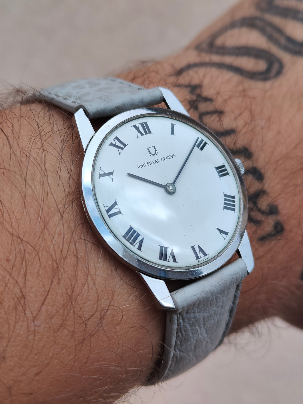 Universal Genève chiffres romains Cal 42