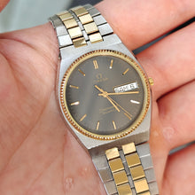 Load image into Gallery viewer, Omega Seamaster quartz day date
