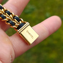 Charger l'image dans la galerie, Chanel première cuir plaqué or
