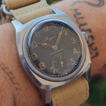 Load image into Gallery viewer, Longines Majetek WWII armée de l'air Tchécoslovaque
