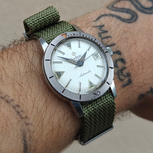 Charger l'image dans la galerie, Zodiac Sea wolf automatique diver blanche
