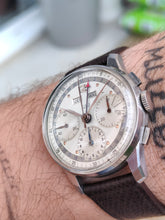 Charger l&#39;image dans la galerie, Chronographe triple date Unic Arsa
