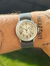 Charger l&#39;image dans la galerie, Chronographe monopoussoir venus 175
