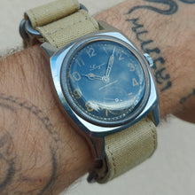 Load image into Gallery viewer, Longines Majetek WWII armée de l'air Tchécoslovaque
