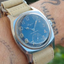 Load image into Gallery viewer, Longines Majetek WWII armée de l'air Tchécoslovaque
