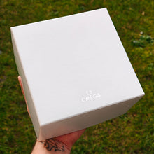 Charger l'image dans la galerie, Omega Speedmaster chronographe date
