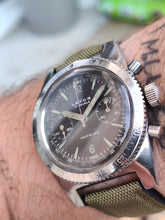 Charger l&#39;image dans la galerie, Chronographe de plongée Lator
