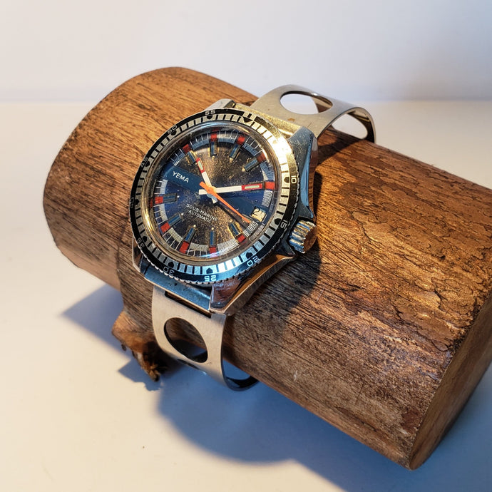 Rare Yema sous marine automatique équipée d'un Calibre FE 35mm hors couronne